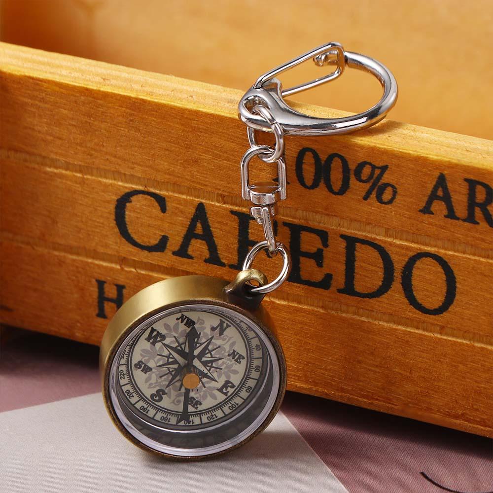 Compass Keychain Mini - Ferramentas de Navegação em Cor Dourada,